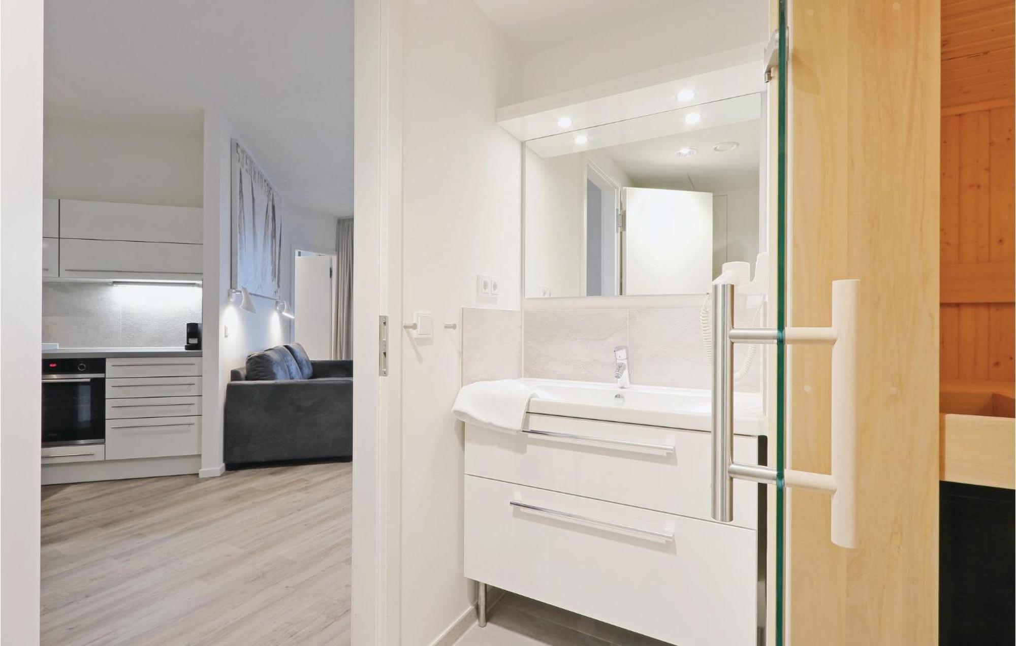 Stunning Apartment In Luebeck Travemuende With Wifi Eksteriør billede